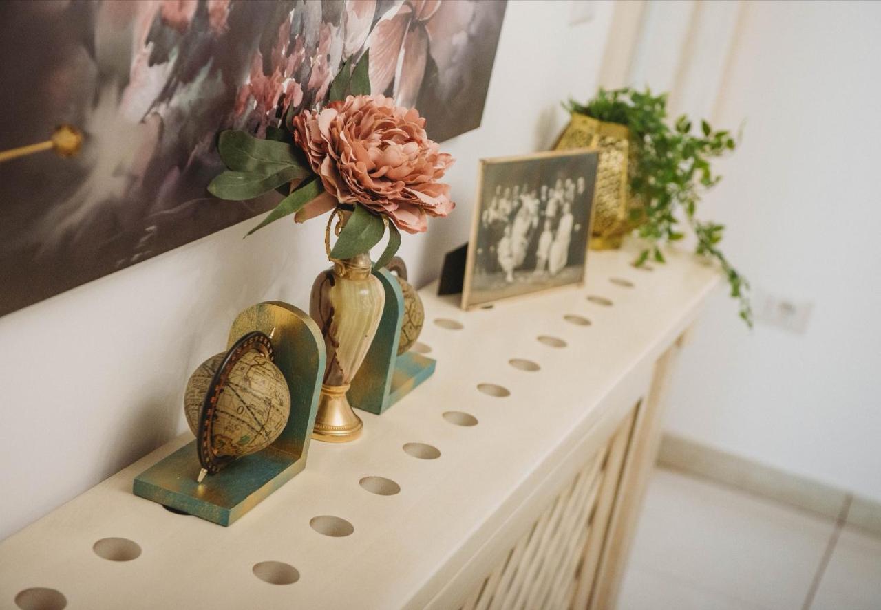 טרגו ניאמץ La Contessa Apartament מראה חיצוני תמונה