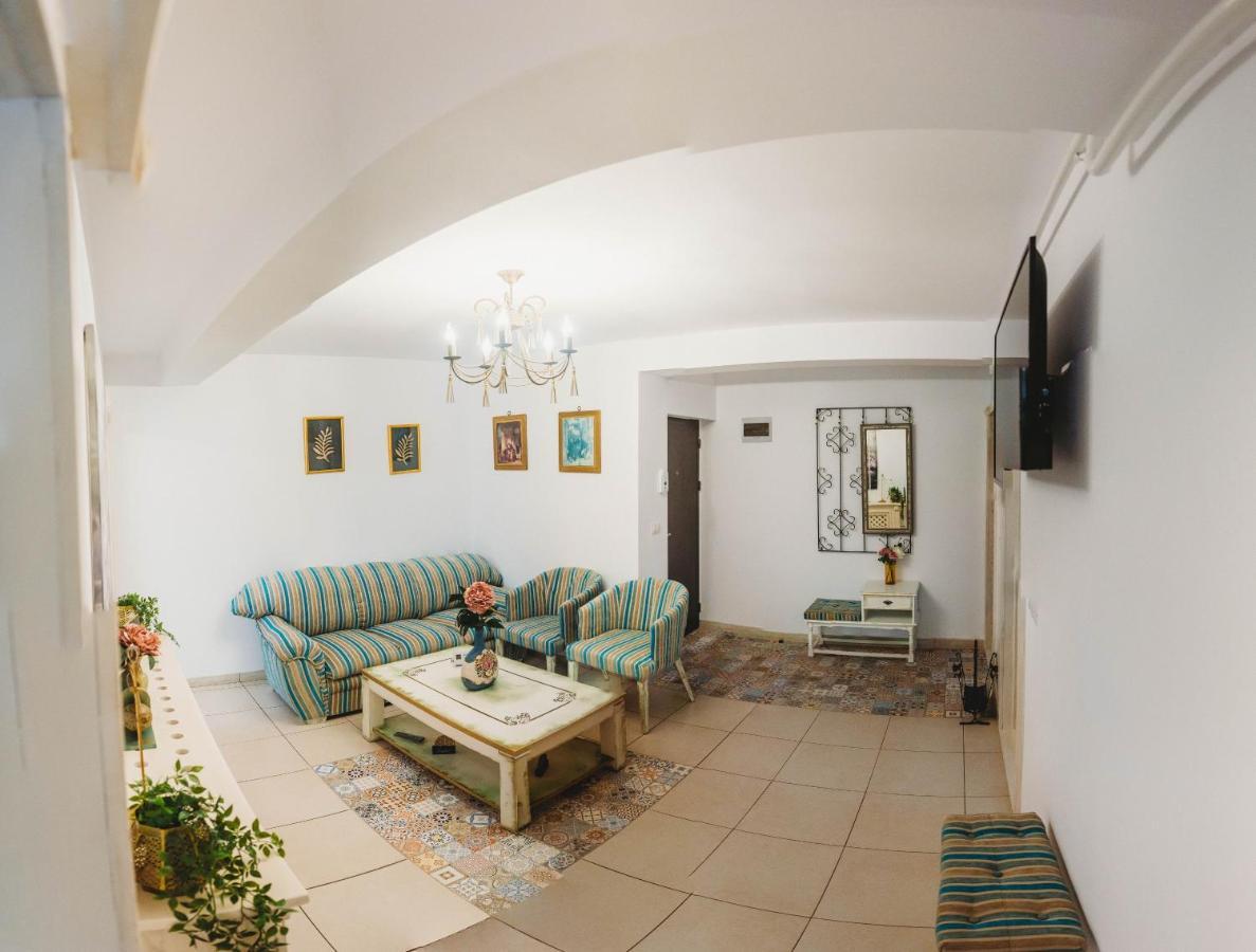 טרגו ניאמץ La Contessa Apartament מראה חיצוני תמונה